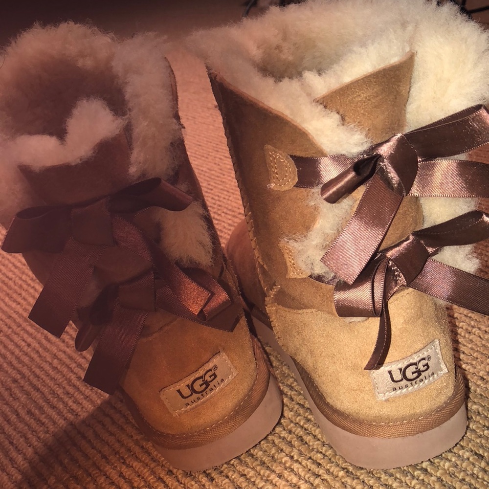 UGG BOOTS WITH 🎀